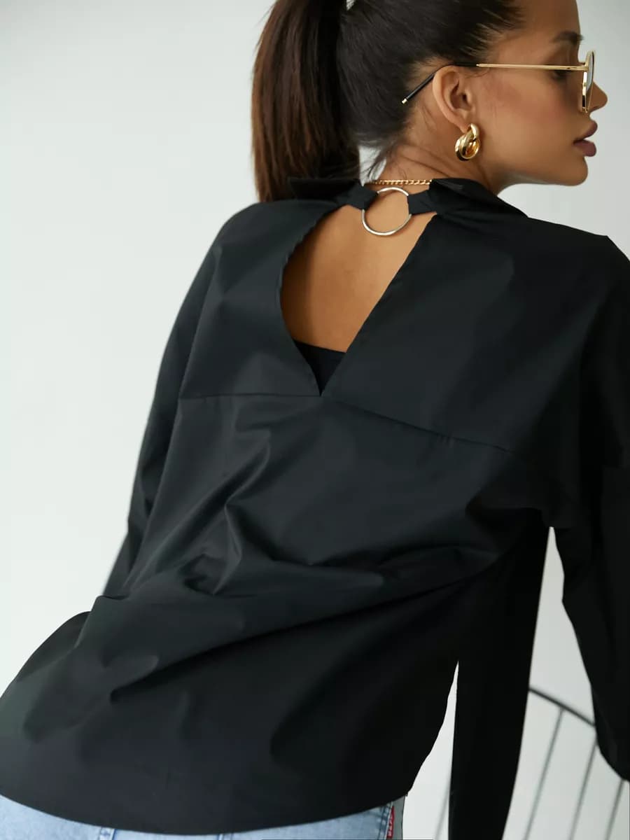 Рубашка оверсайз офисная с вырезом и кольцом на спине