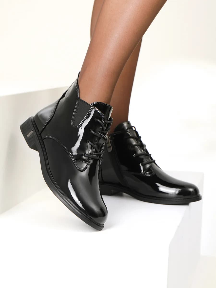 Ботинки демисезонные на низком каблуке