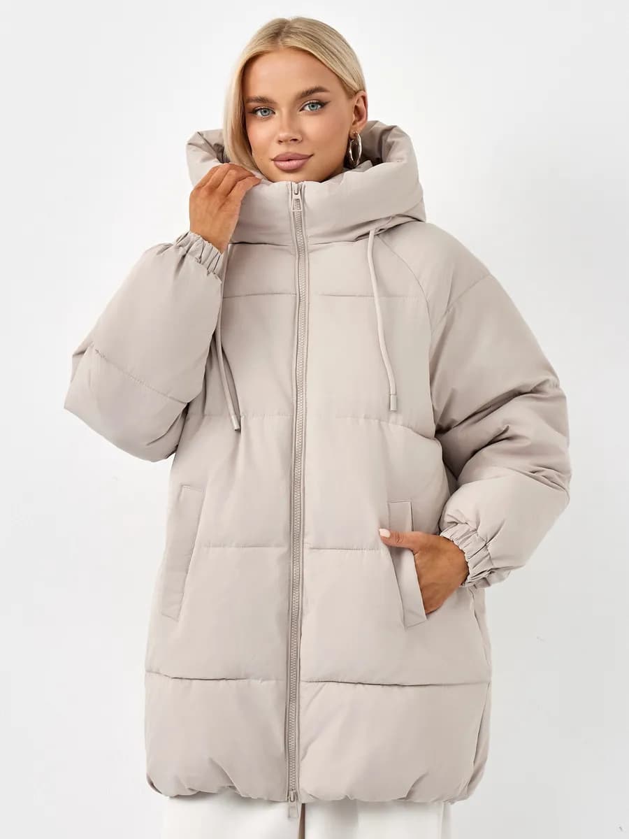 Удлиненный зимний пуховик с капюшоном