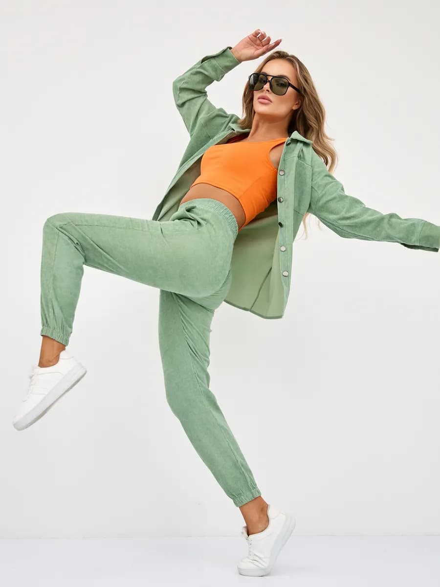 Вельветовый спортивный костюм в рубчик