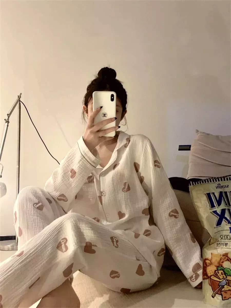 Пижама со штанами и рубашкой с сердечками y2k