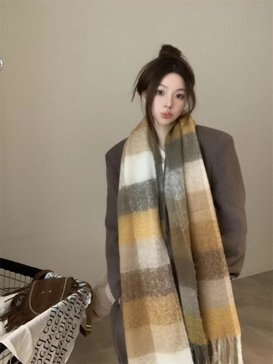 Шарф в клетку коричневый