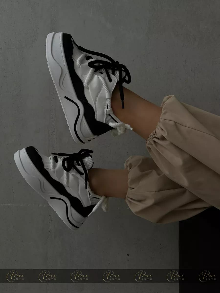 Дутые кроссовки на платформе с большими шнурками - фото 1