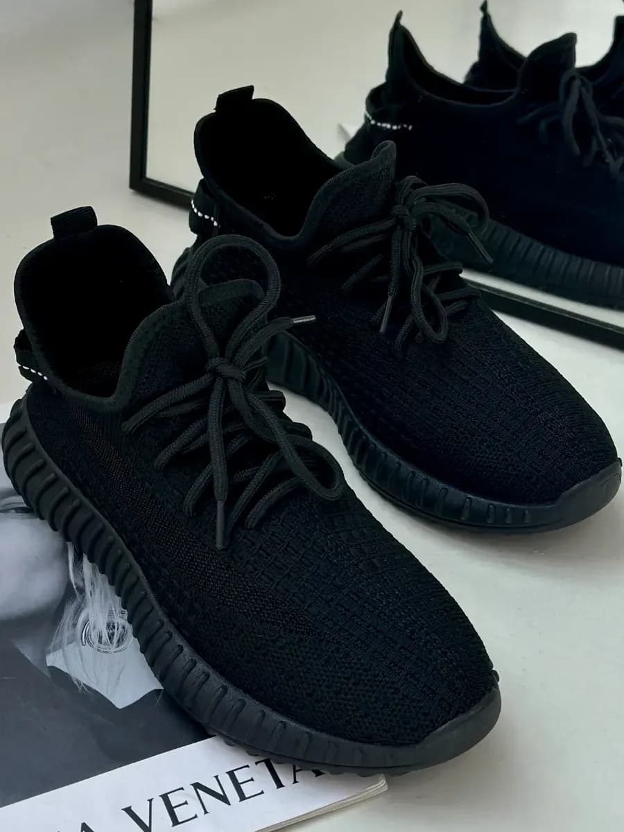 Кроссовки yeezy boost легкие изики