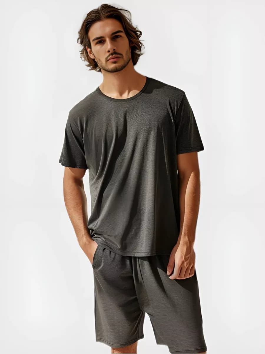 Пижама с шортами и футболкой. Домашний костюм