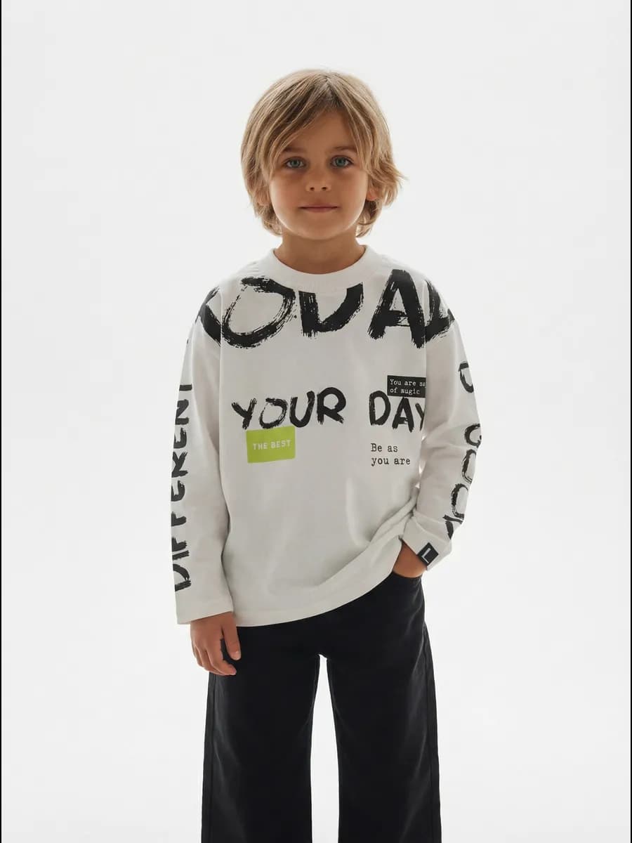 Белый лонгслив оверсайз для мальчика