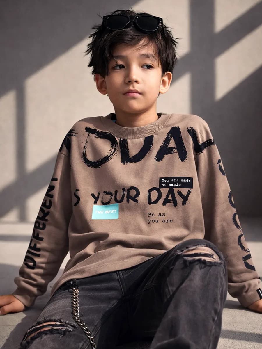 Бежевый лонгслив для мальчика, оверсайз