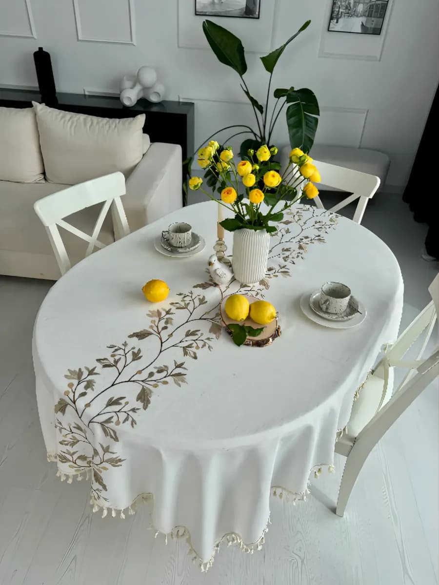 Прямоугольная скатерть на стол 140х180 тканевая с вышивкой