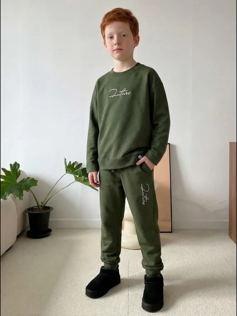 Зеленый костюм для мальчика в школу