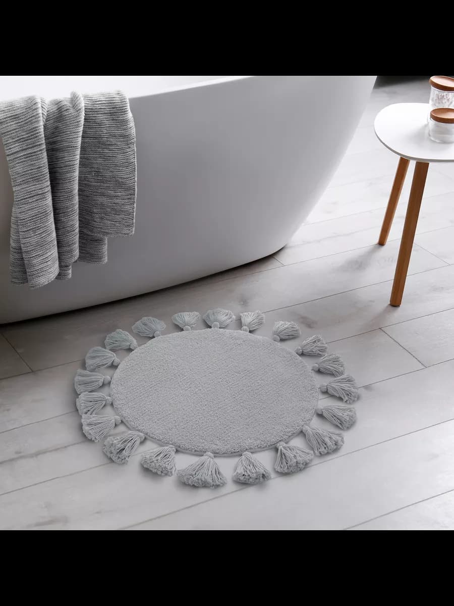 Коврик для ванной с кисточками круглый серый 55 см