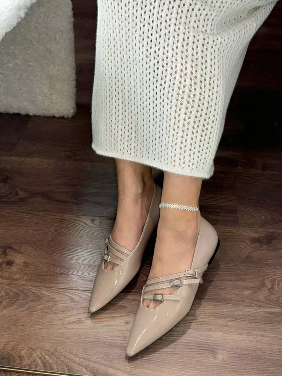 Балетки лаковые с острым носом