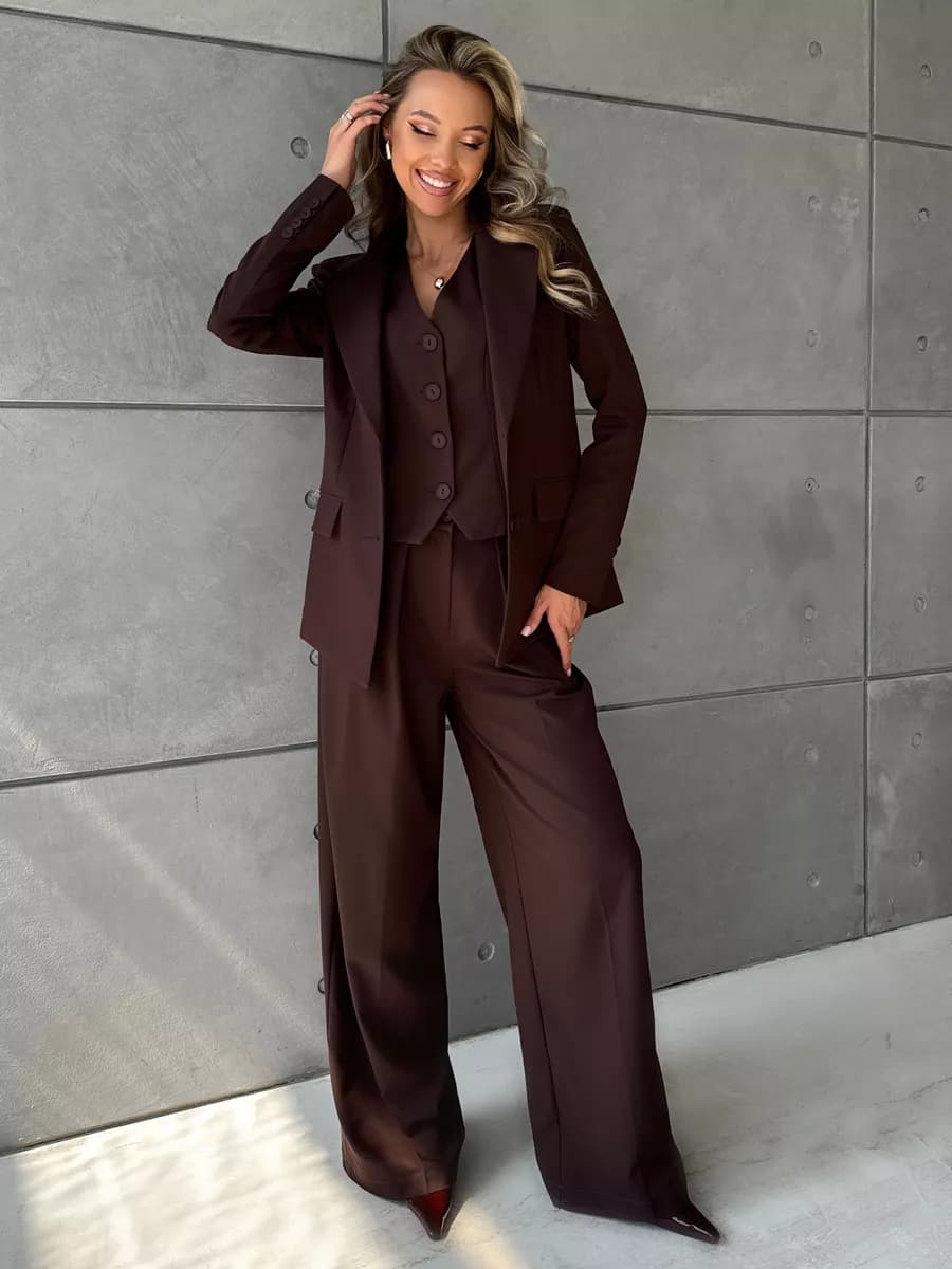 Костюм брючный деловой с жилетом