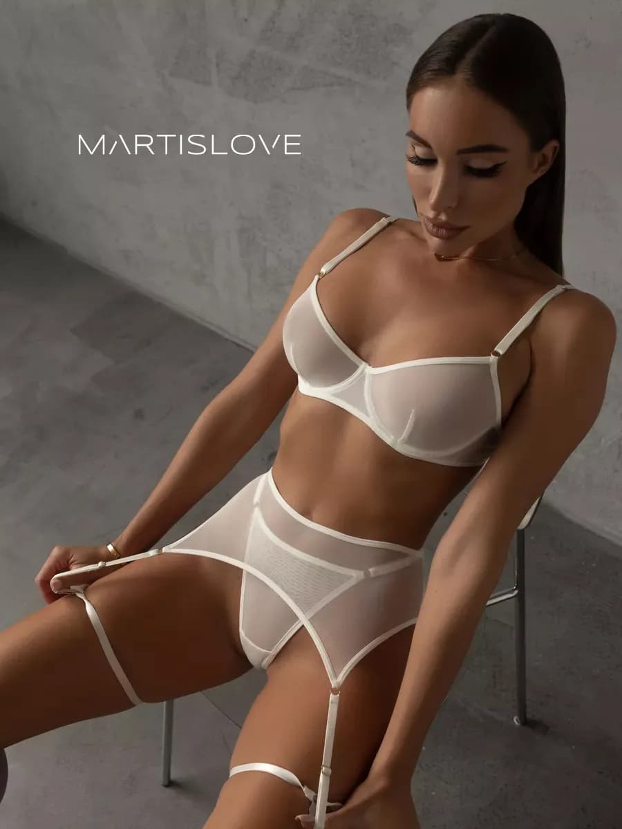 Комплект нижнего белья с поясом