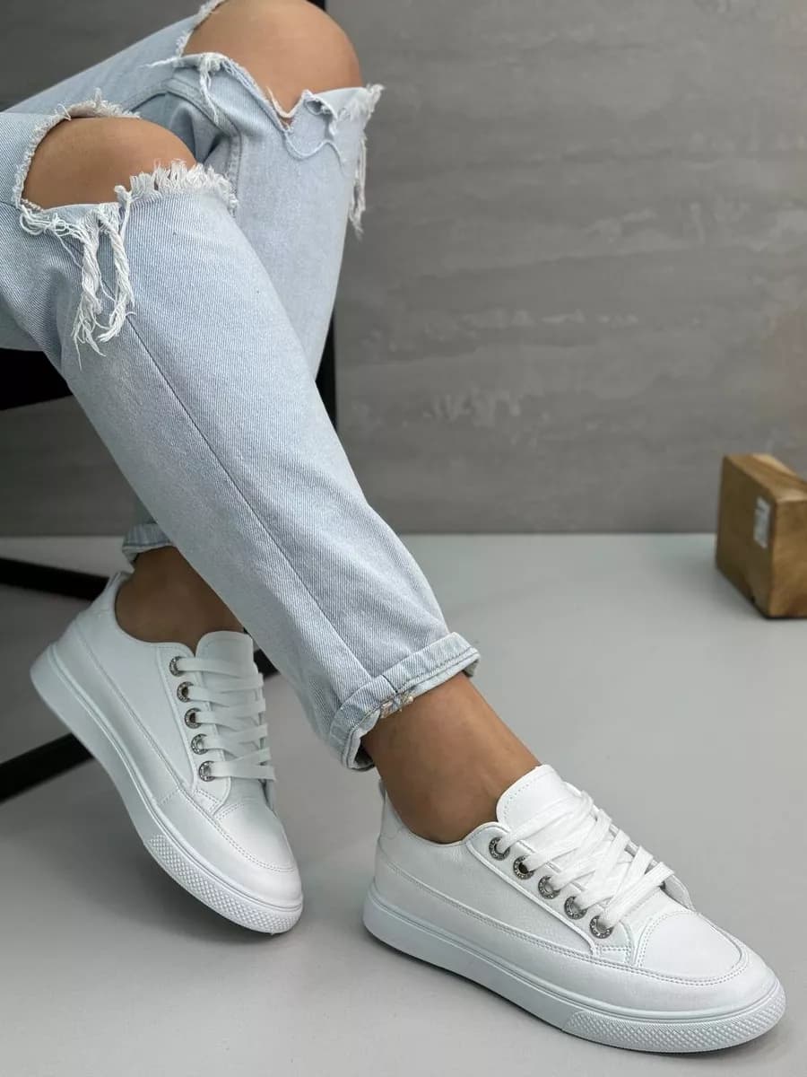 Кроссовки женские