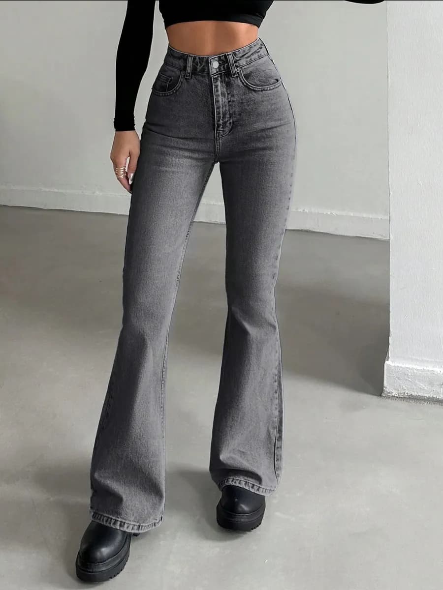 Джинсы клеш от колена с высокой посадкой