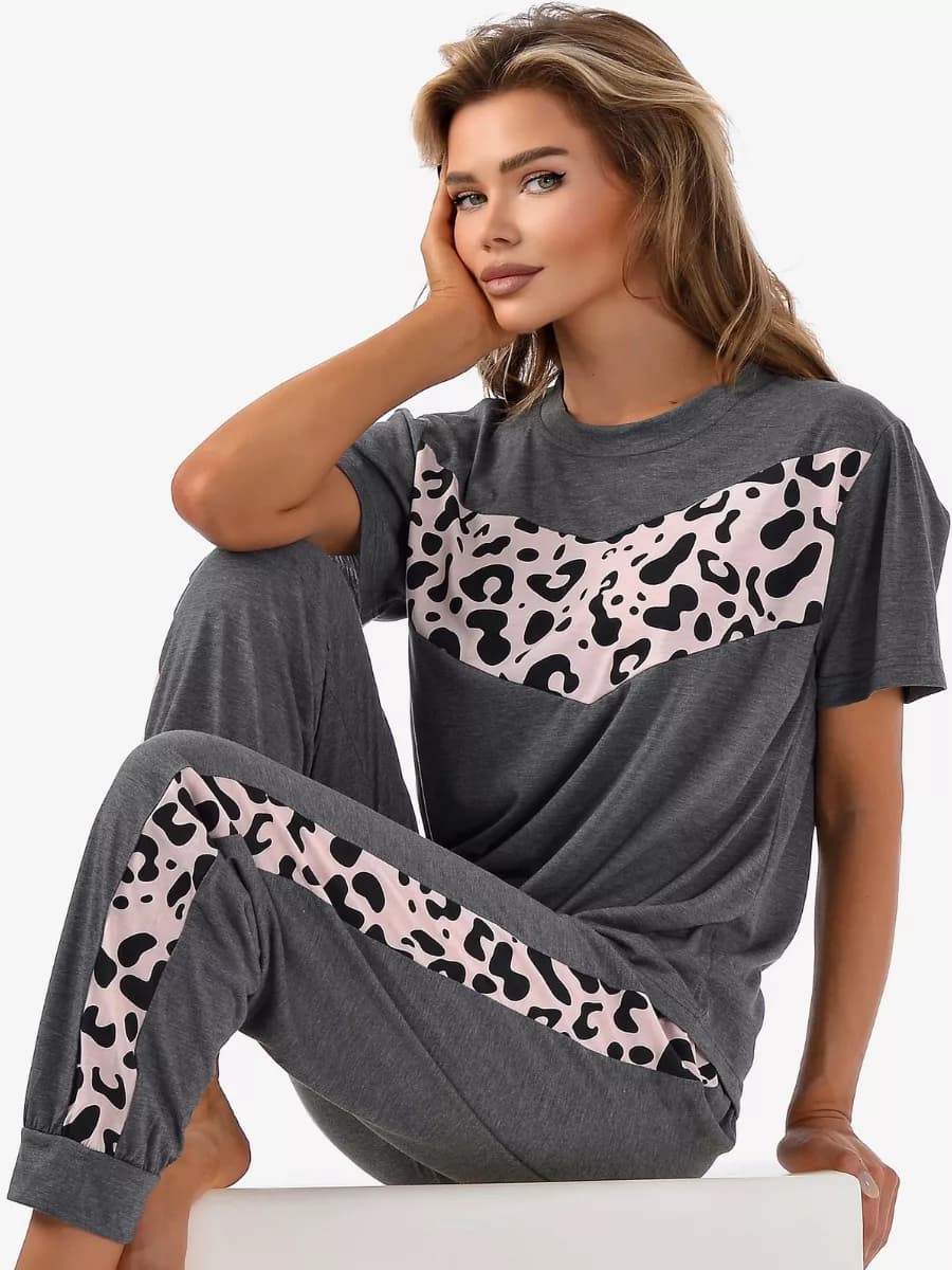 Пижама со штанами и футболкой домашний костюм