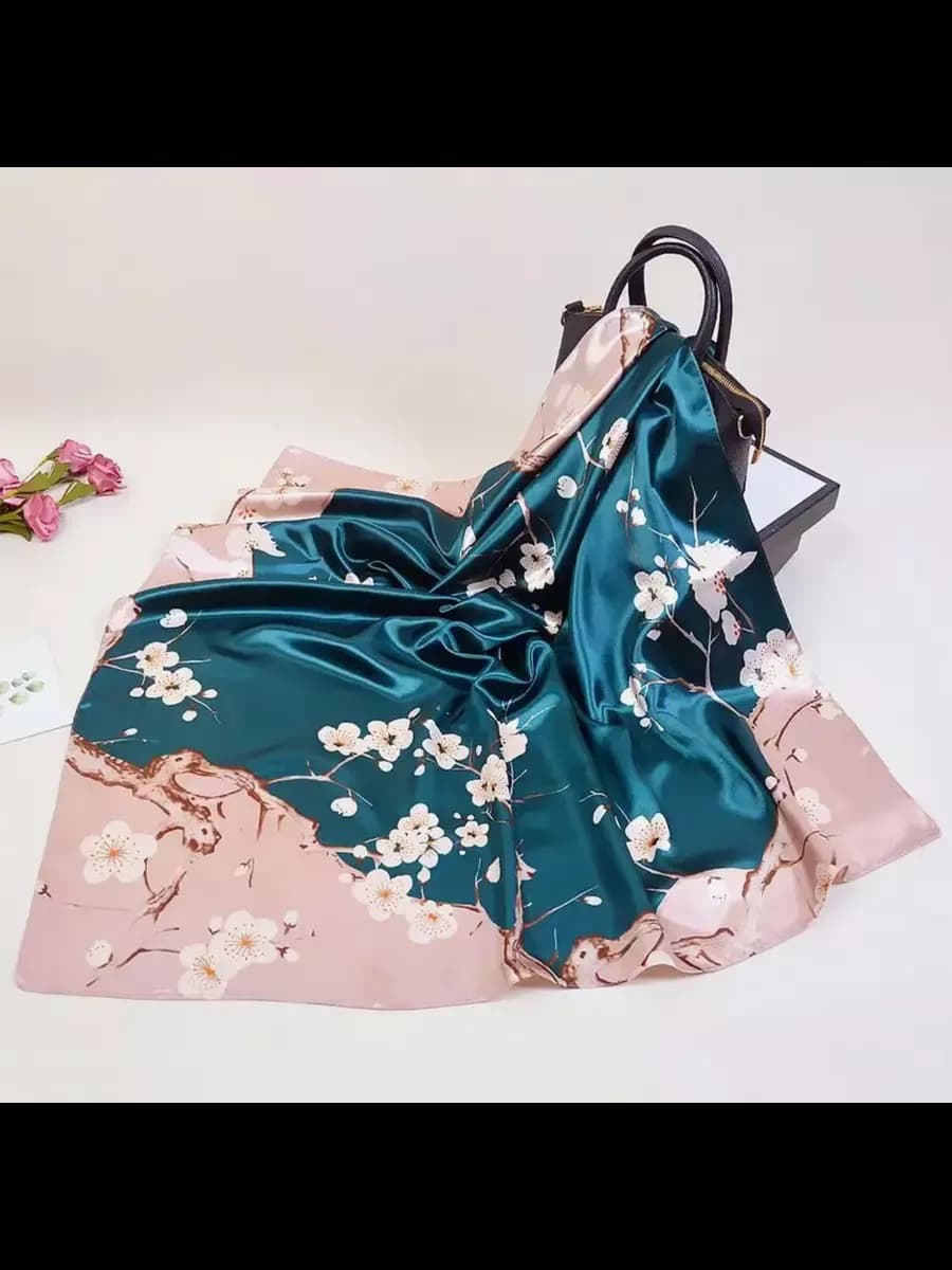 Платок шелковый атласный на голову - фото 1