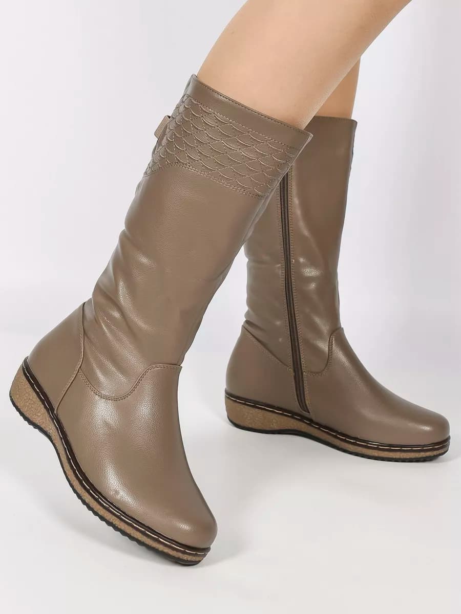 Сапоги на платформе без каблука демисезонные