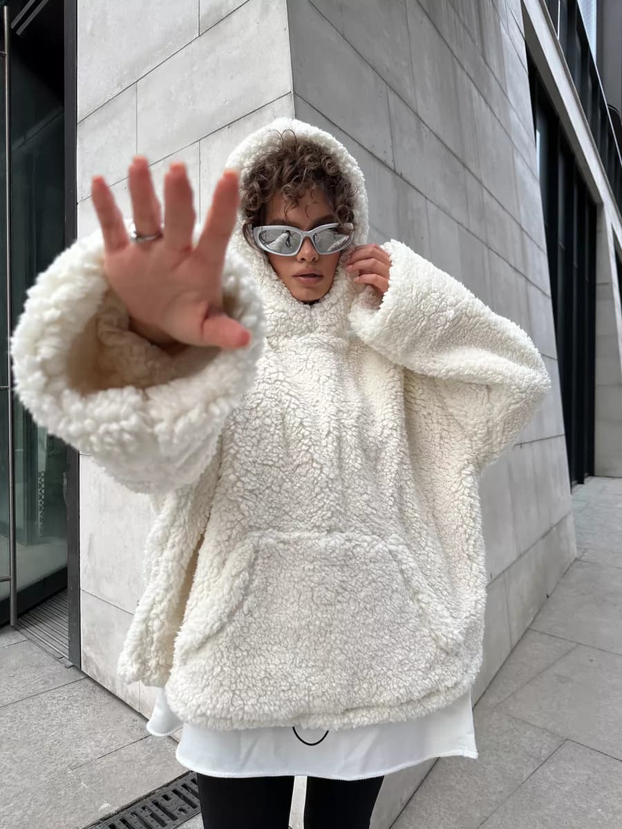 Толстовка оверсайз с капюшоном теплая тедди