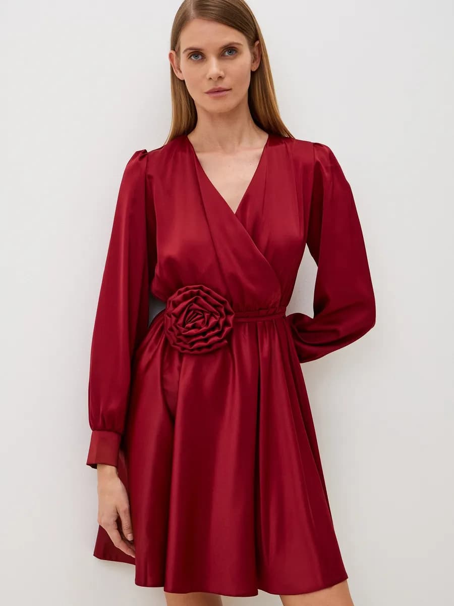 Платье праздничное на запах с бантом цветком - фото 1