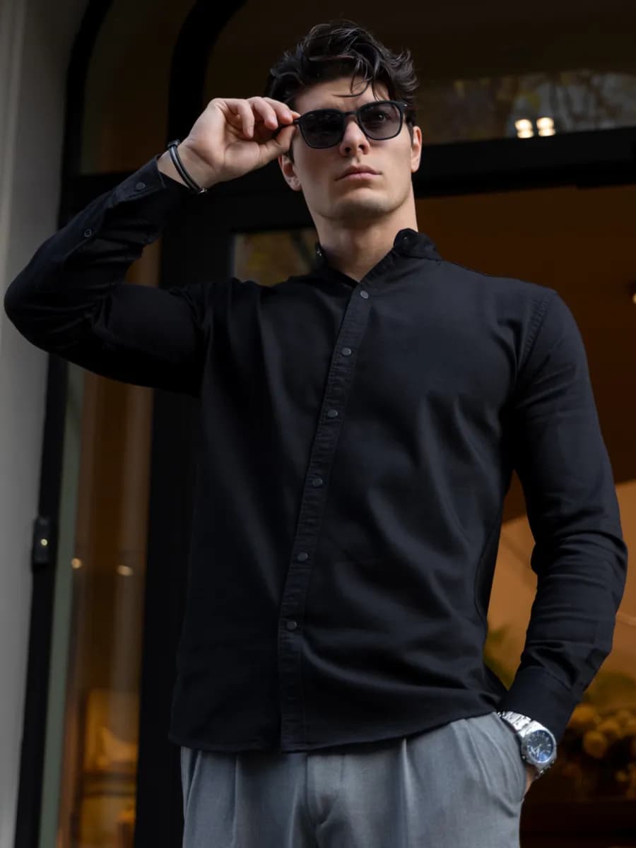 Рубашка приталенная на кнопках с воротником стойкой