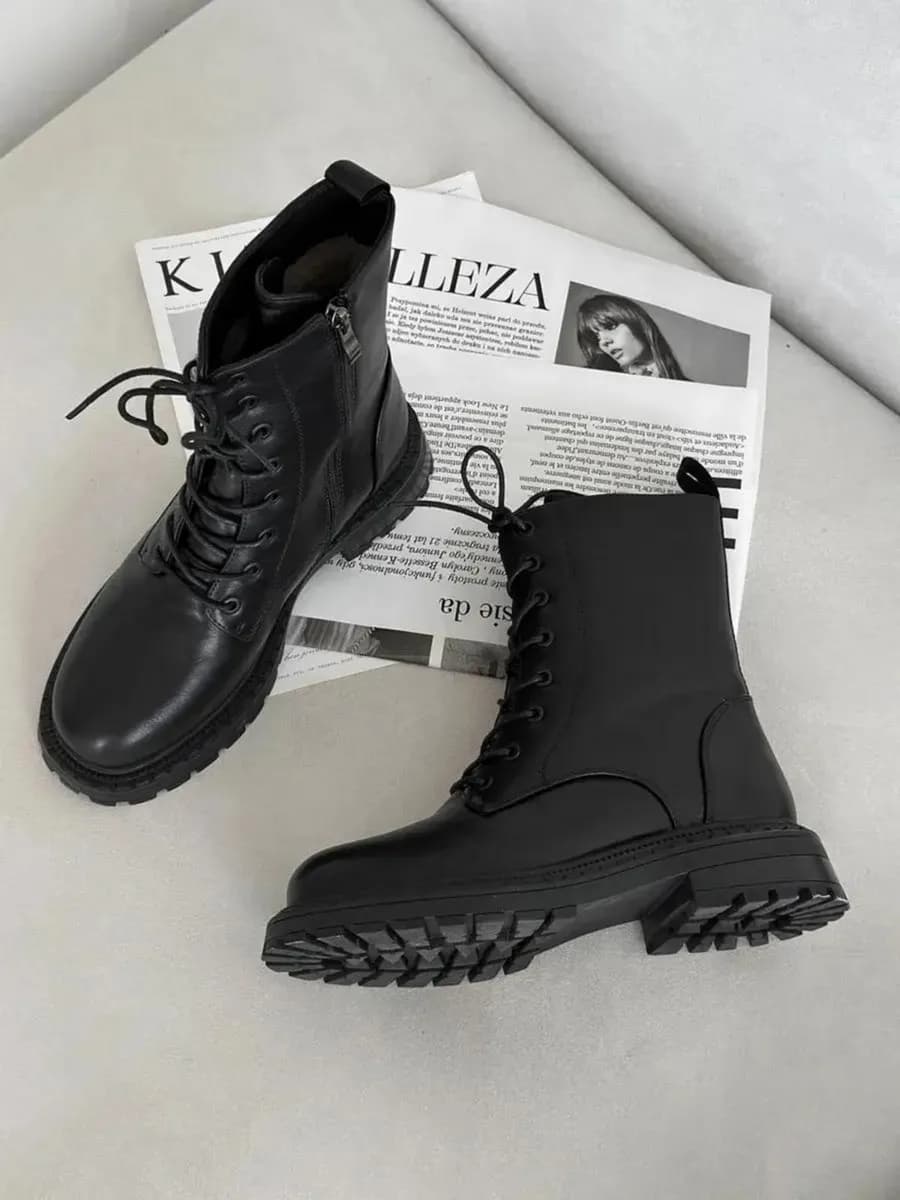 Зимние ботинки с мехом берцы высокие на шнуровке