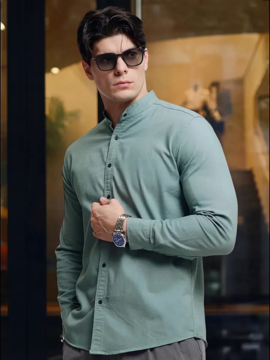 Рубашка приталенная на кнопках с воротником стойкой - фото 1