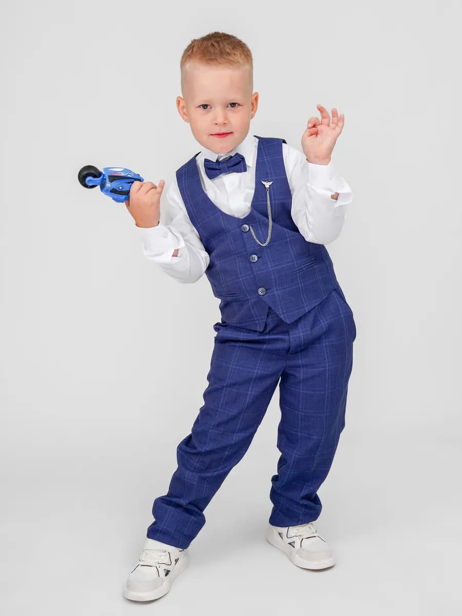 Костюм классический с жилетом