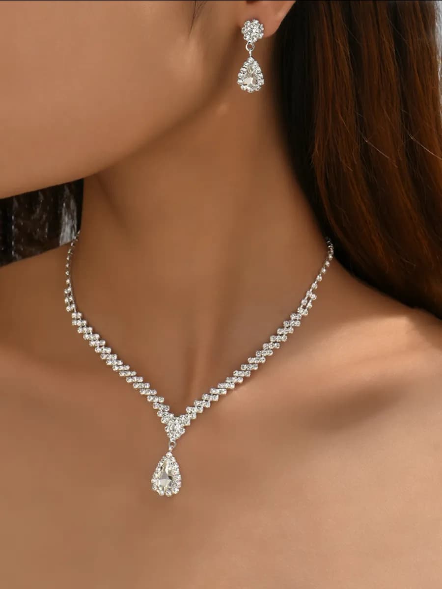 Набор колье и серьги со стразами