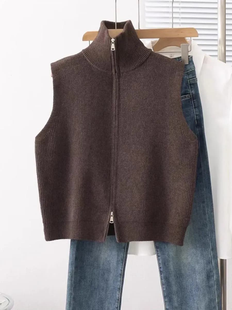 Жилетка вязаная женская на молнии теплая безрукавка