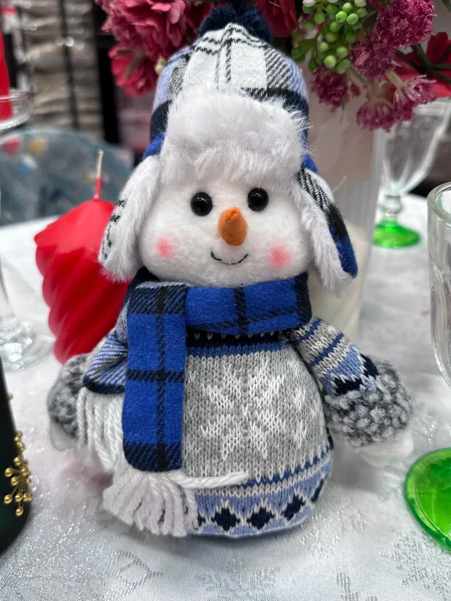 Новогодний снеговик под елку