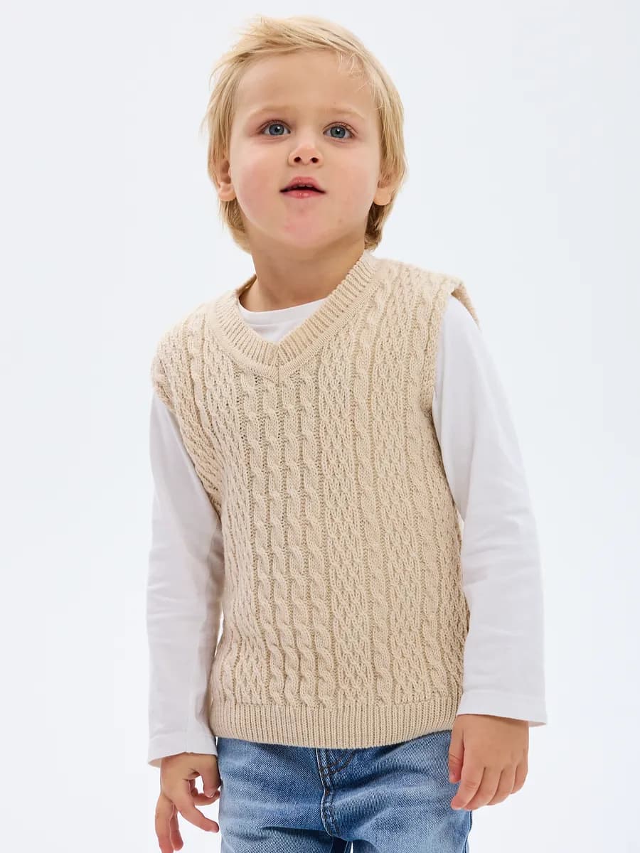 Жилет вязаный детский без рукавов зимний