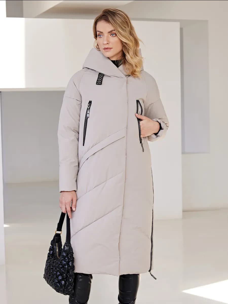 Куртка зимняя с капюшоном удлиненная