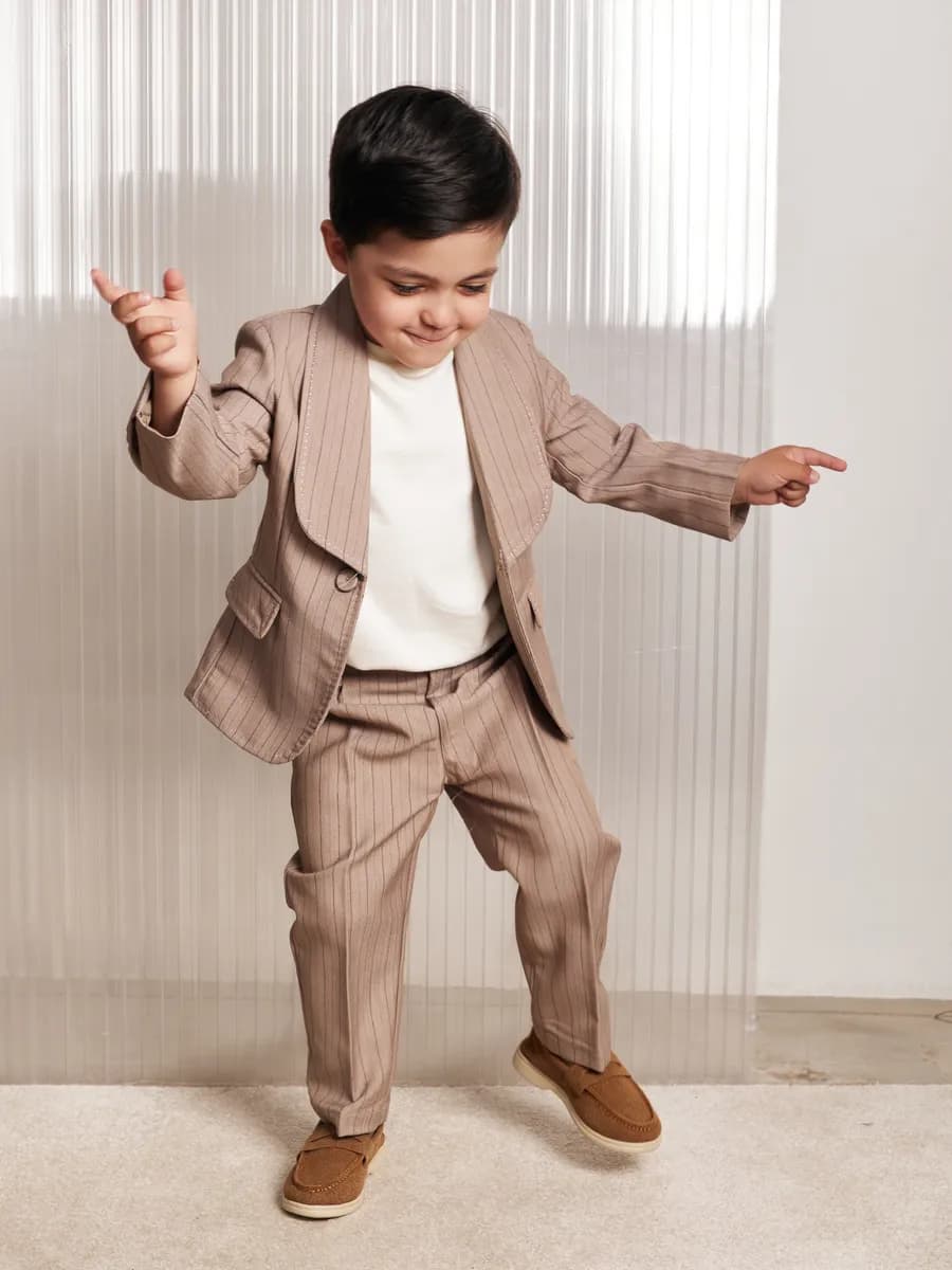 Костюм с пиджаком праздничный в садик