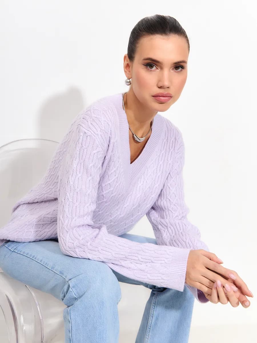 Джемпер вязаный с V-образным с вырезом