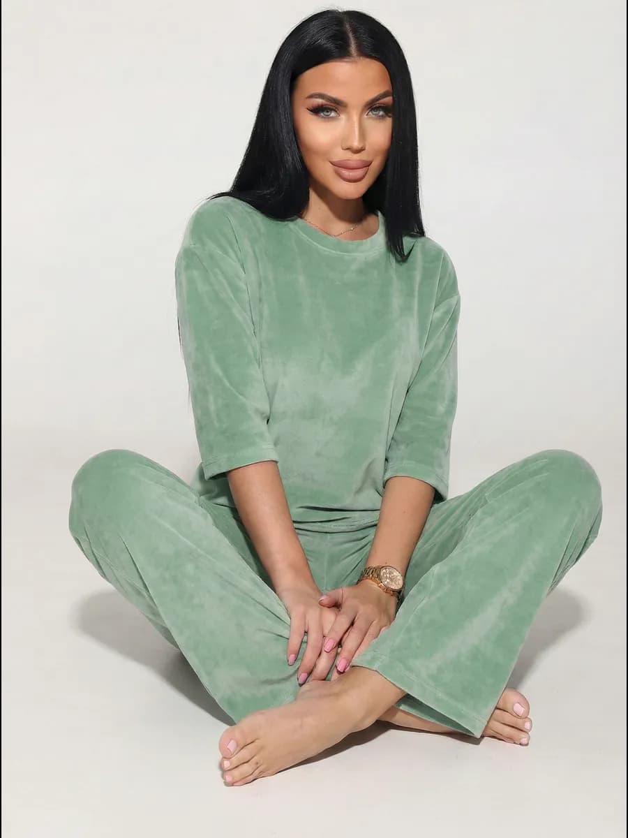 Домашний костюм со штанами велюровый