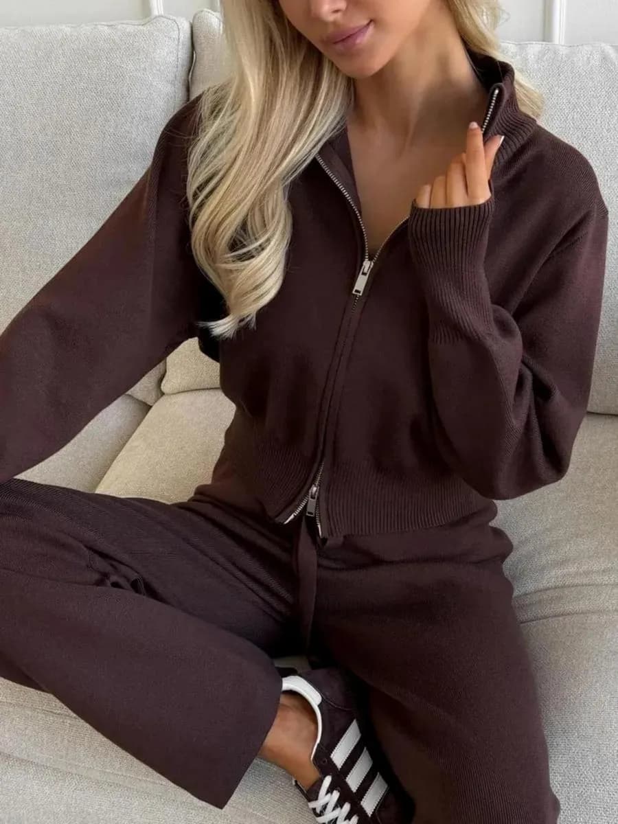 Костюм трикотажный на молнии вязаный