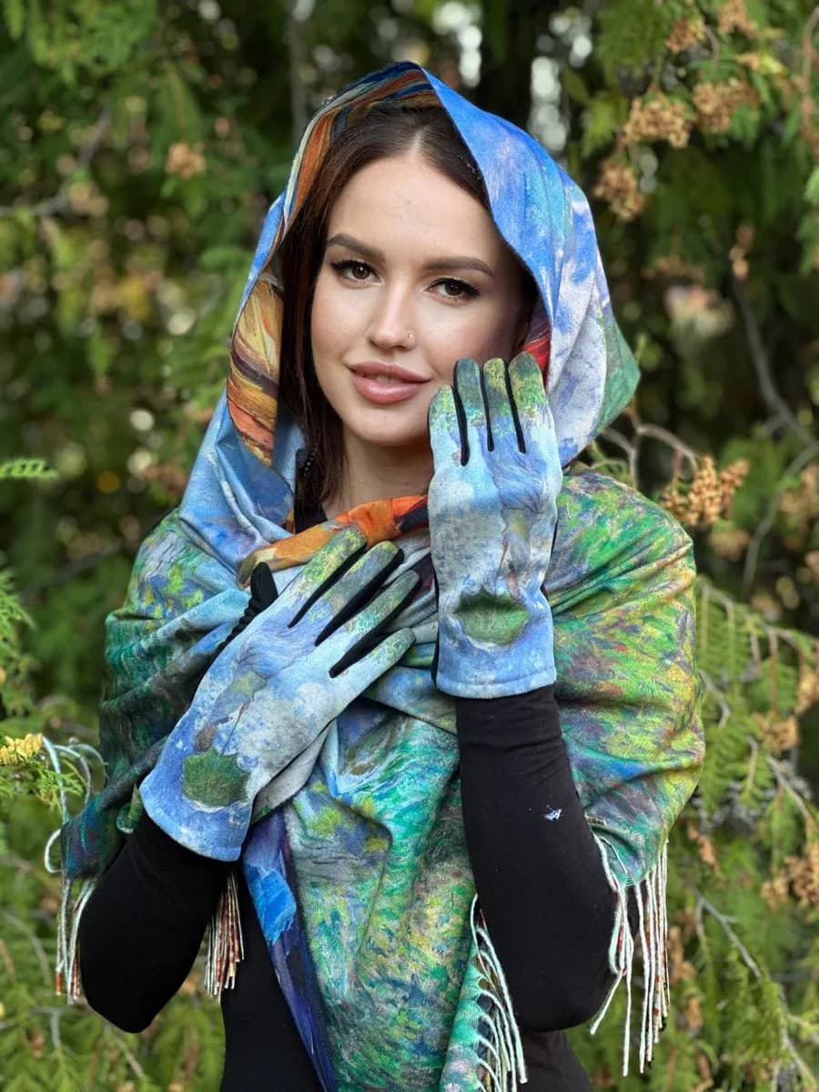 Палантин двусторонний и перчатки с картинами