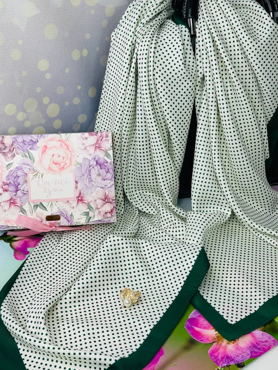 Шелковый платок в коробочке