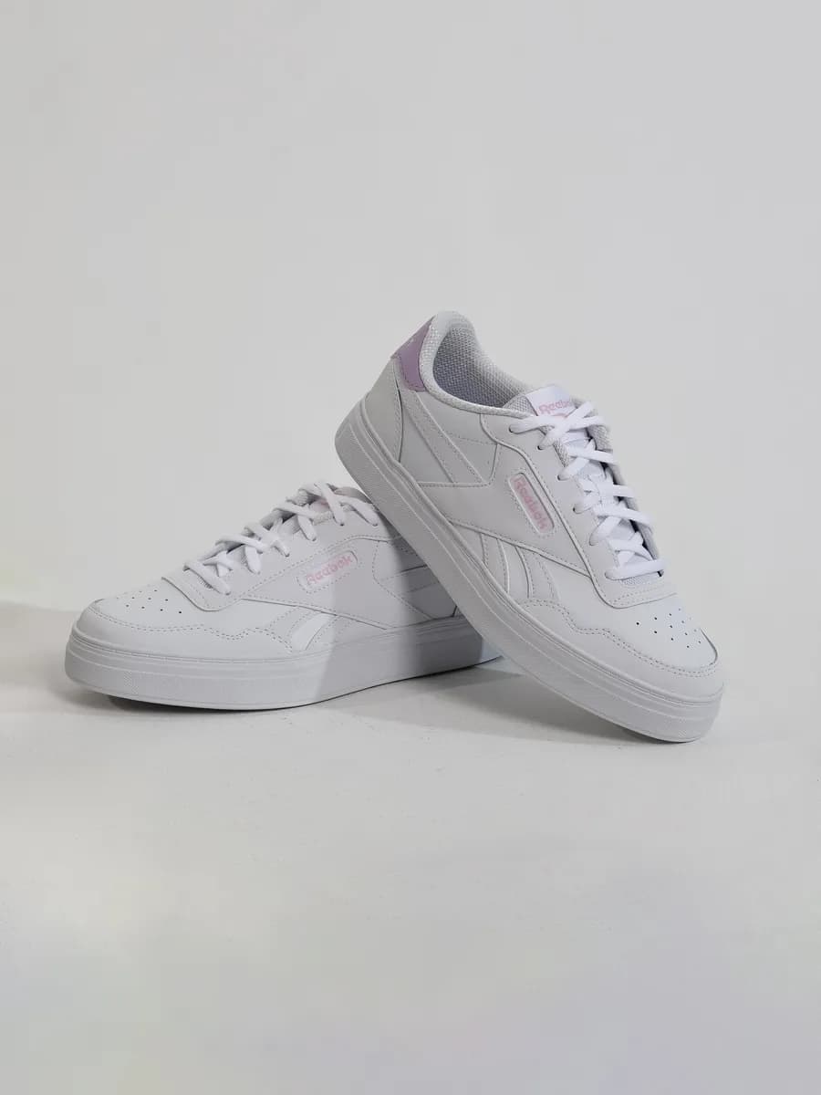 Белые кроссовки спортивные reebok