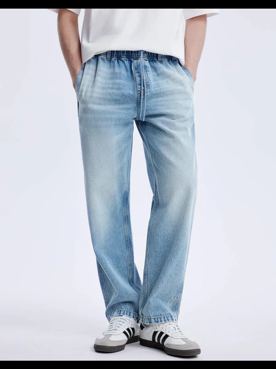 Джинсы на резинке широкие прямые