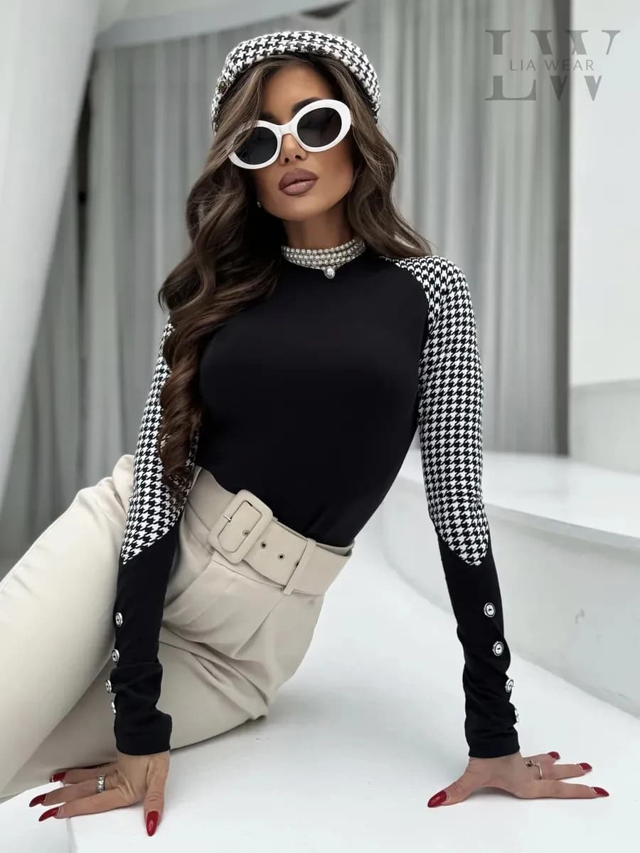 Лонгслив нарядный с пуговками