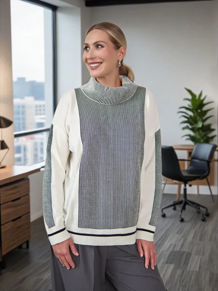 Джемпер женский с горлом Вертикаль белый