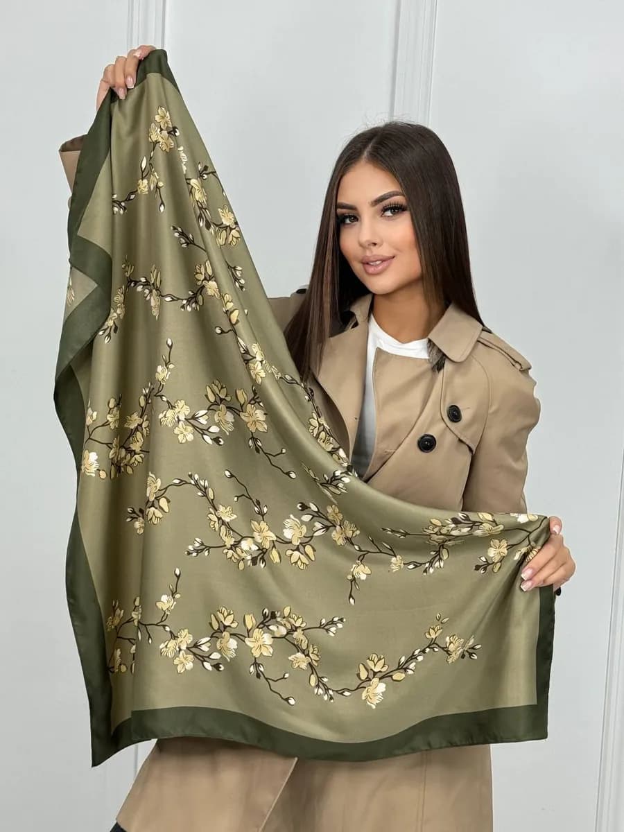 Женский платок с цветочным рисунком - фото 1