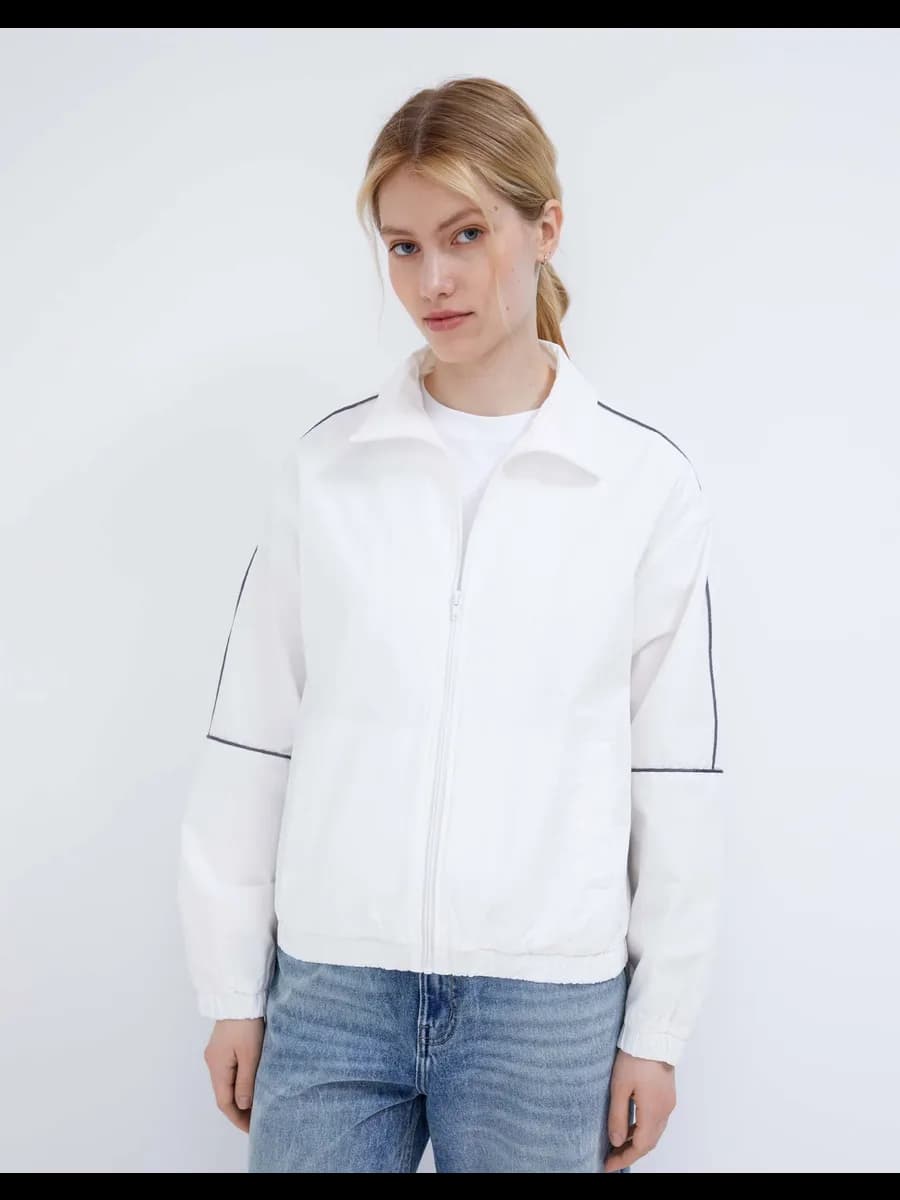 Молочная ветровка с полосками