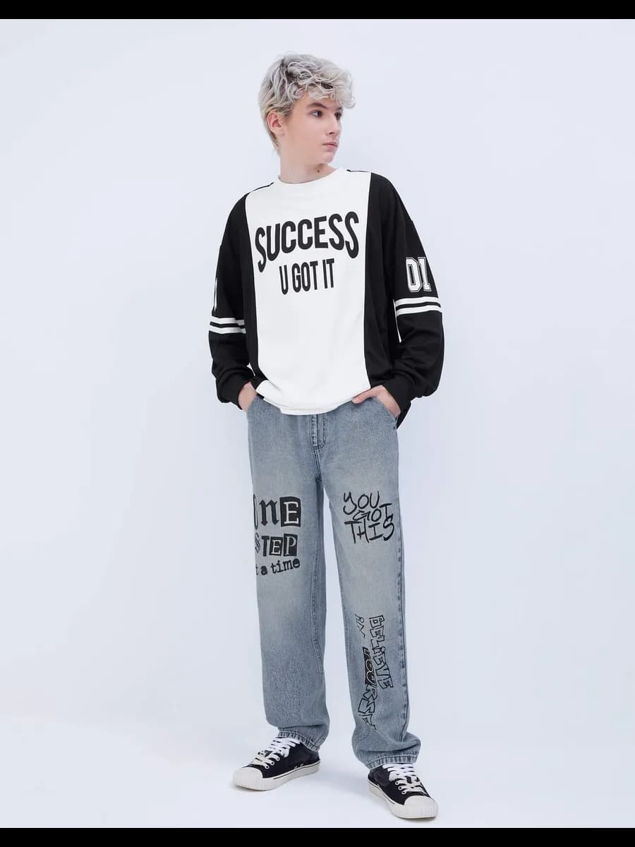 Джинсы Loose на резинке с принтом