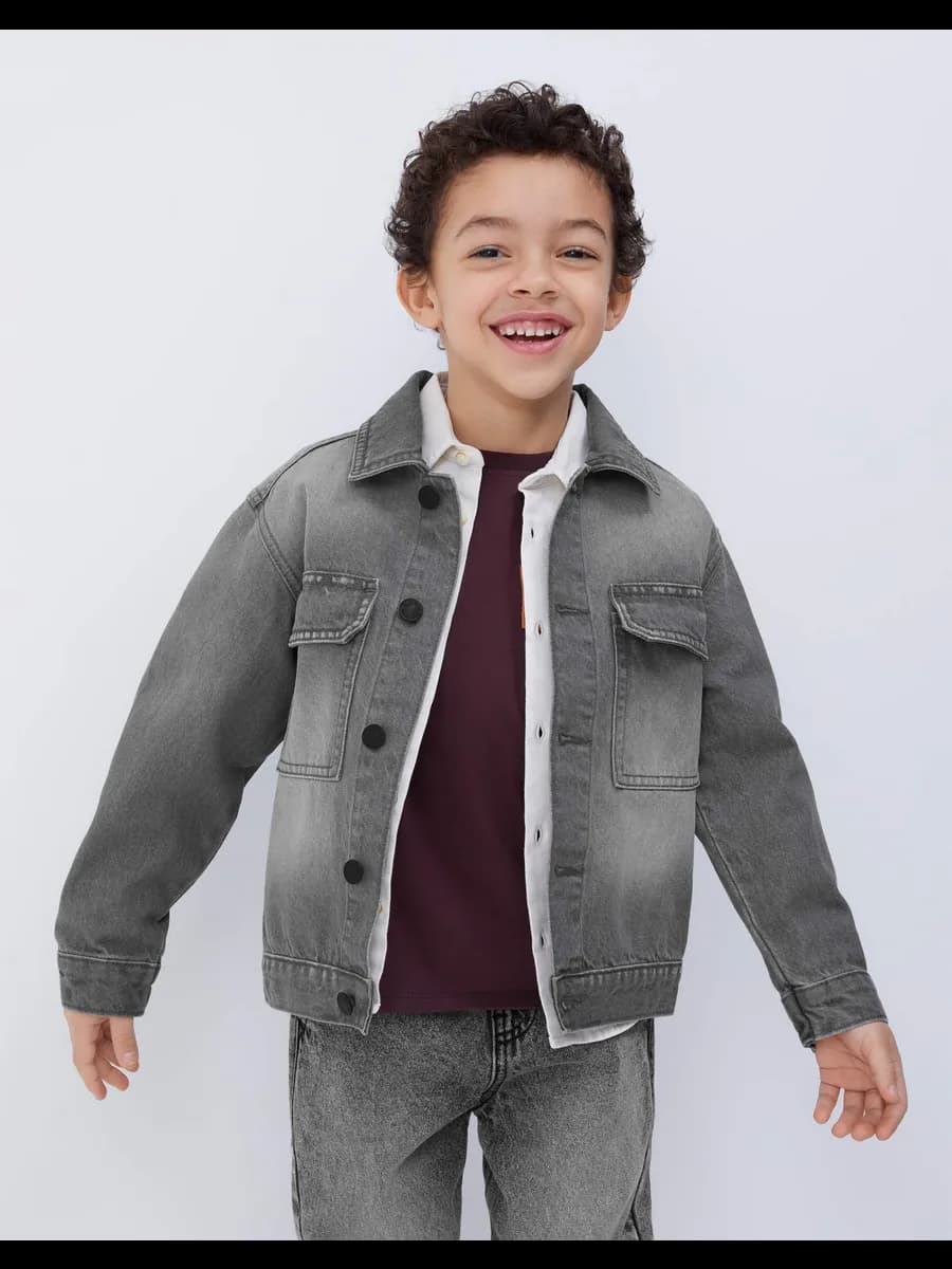 Серый джинсовый жакет (куртка) с принтом