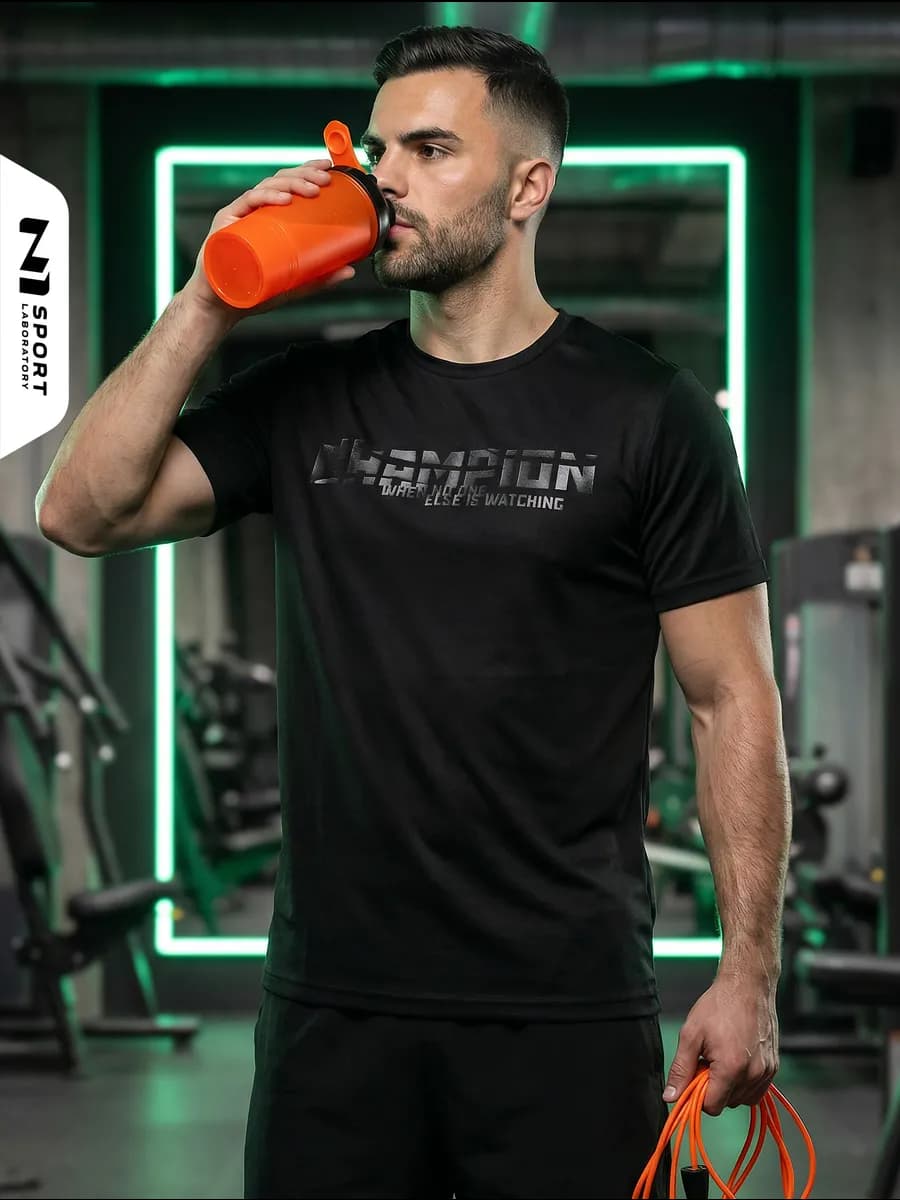 Спортивная футболка для тренировок и фитнеса в зале