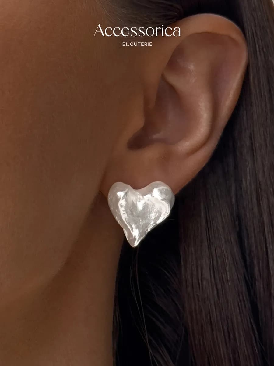 Серьги крупные гвоздики мятые сердечки бижутерия Accessorica