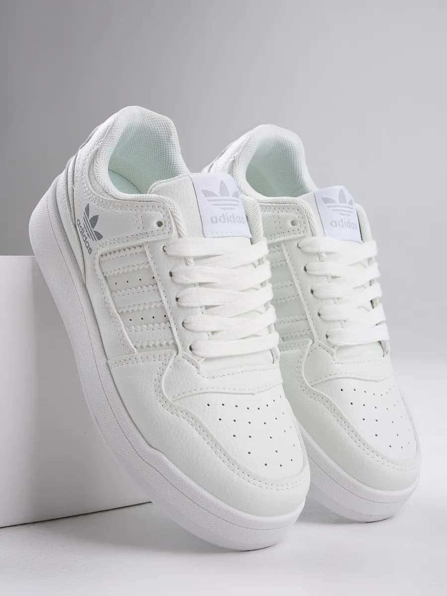 Кроссовки женские